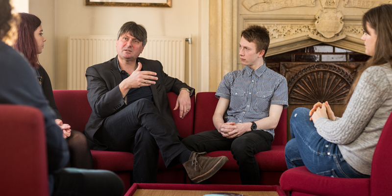 Simon Armitage talks with students from the School of English